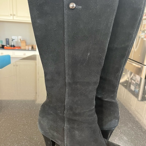 La Canadienne Mazy Tall Black Suede Boots - Picture 2 of 6